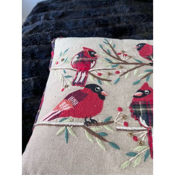Pier 1 Imports Pier One Imports Christmas Embroidered Birds Red Cardinals 16.5-i - Picture 2 of 5